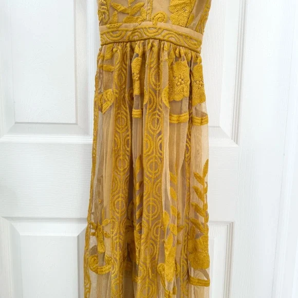 ๐ BLONDIE BOUTIQUE Entro Elegant Yellow Floral Maxi Dress from Blondie Boutique - Picture 5 of 8